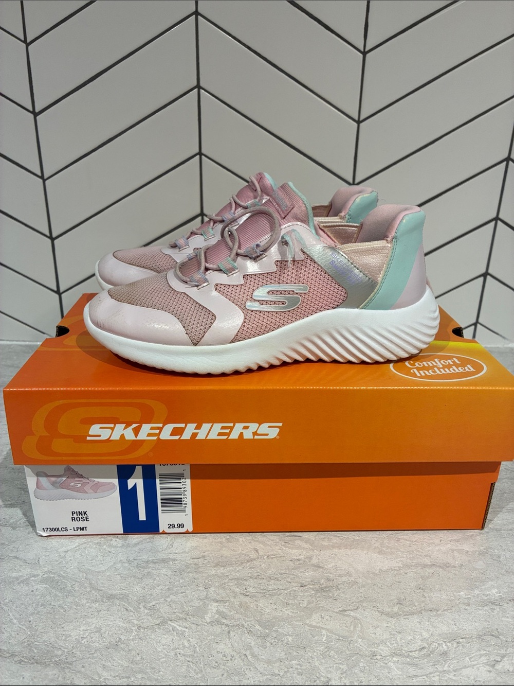 *Free with Purchase over $30* Skechers Girls (1) Lightweight Mesh Sneakers- Flaw